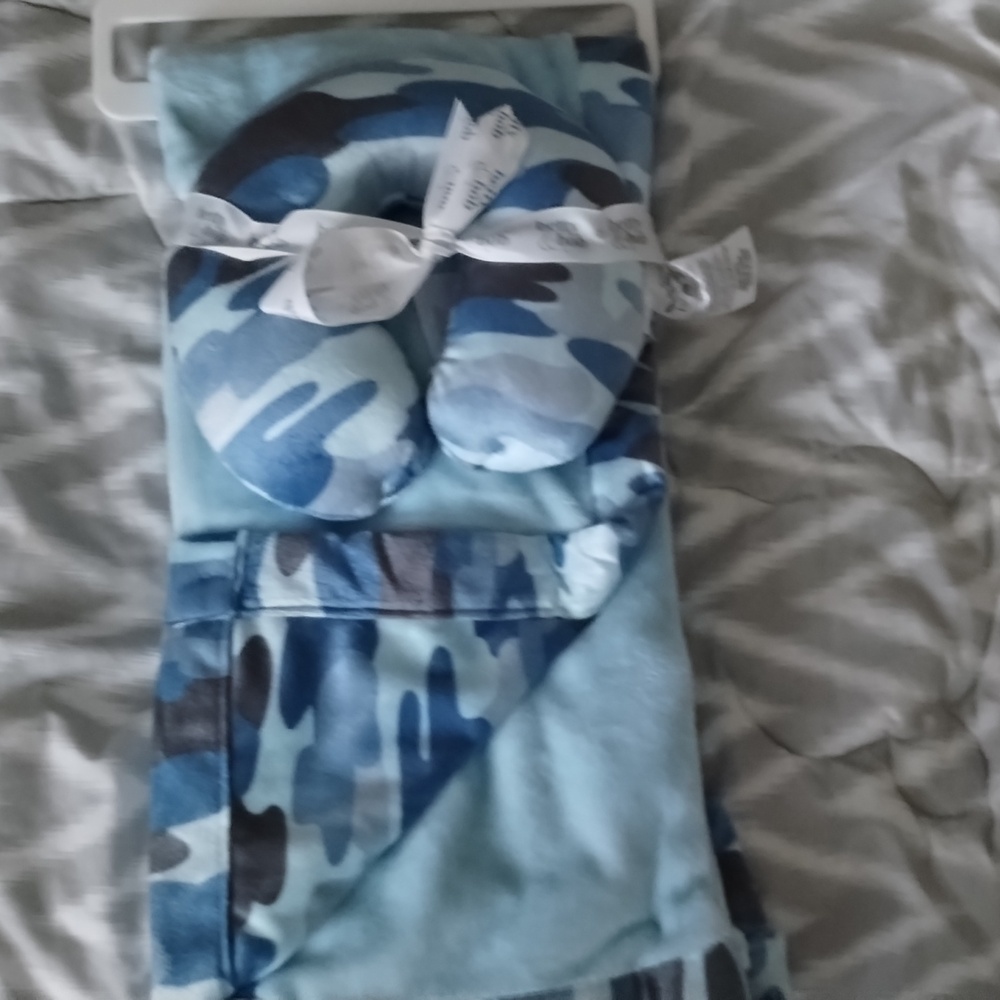 Blue & white camo blanket & pillow